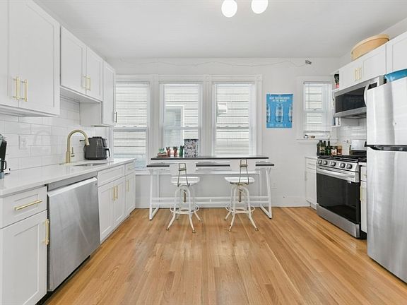 2nd image of 893 E 4th St #2A