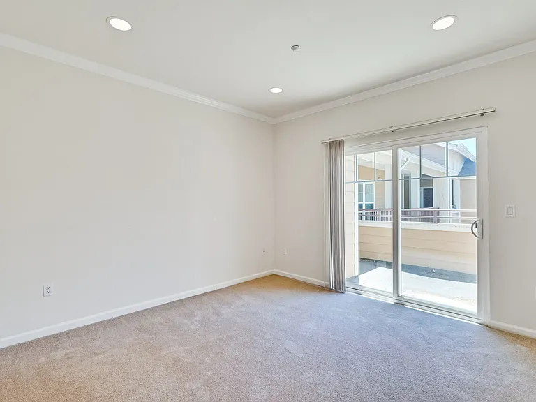 Encinal Place Apartments — Photo 26