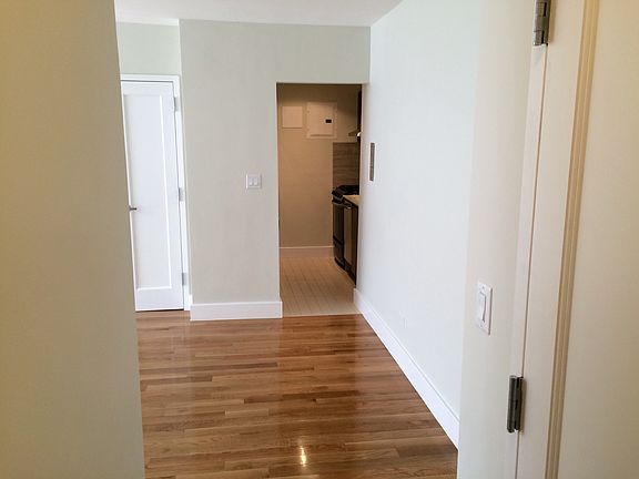 5th image of 141 E 33rd St APT 3D