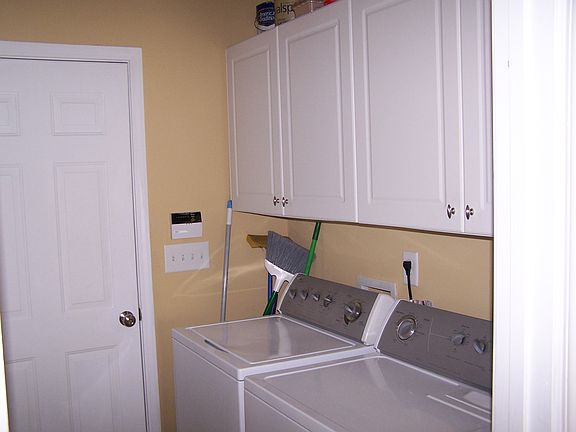 4th image of 1951 Lynmore Dr