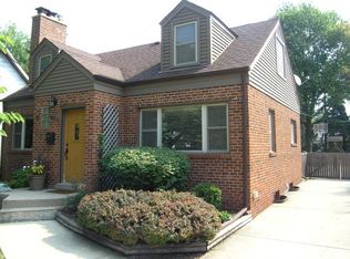 621 S Michigan Ave, Villa Park, IL 60181