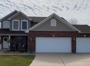 45 Homefield Commons Ct, O'Fallon, MO 63366
