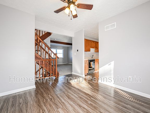5th image of 2550 Hawthorne Dr