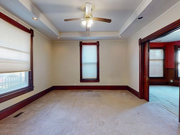 2nd image of 903 W 7th St