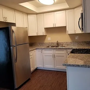 Elmwood Apartments — Photo 64