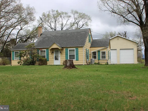 10123 Winchester Ave, Bunker Hill, WV 25413