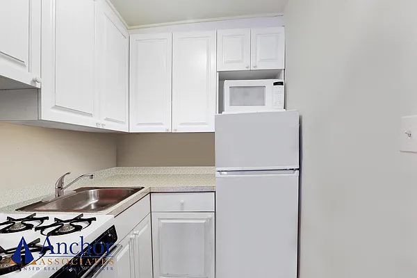 Rented by Anchor Associates | media 23