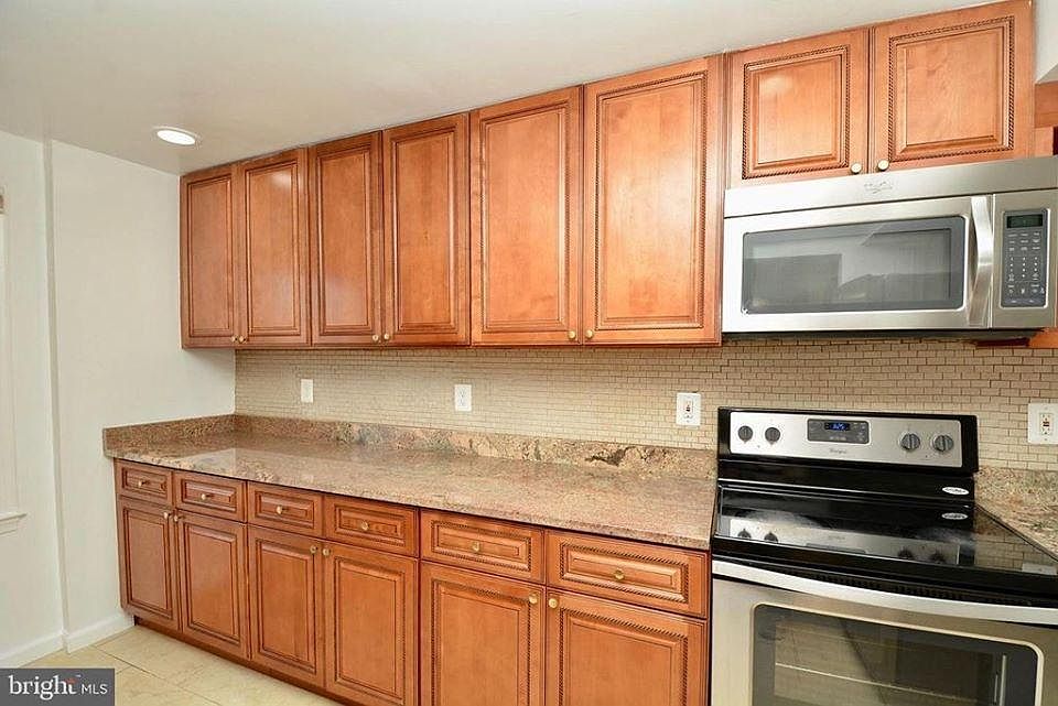 1st image of 8124 Pinelake Ct