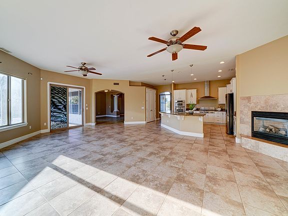 4th image of 21335 E Excelsior Ave