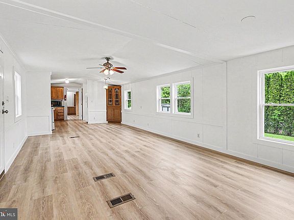 5th image of 24 Meadowview Dr