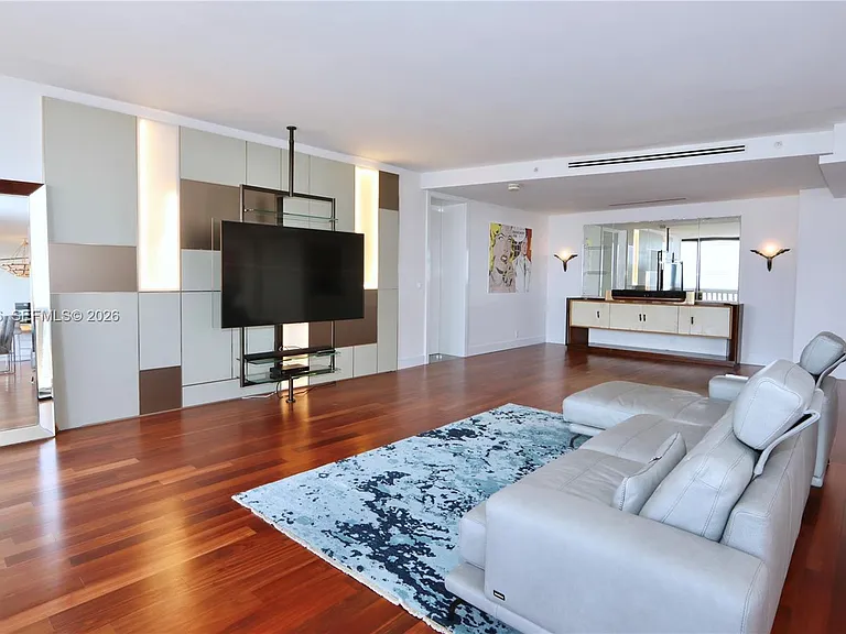1000 Island Blvd #Penthouse 2 — Photo 4