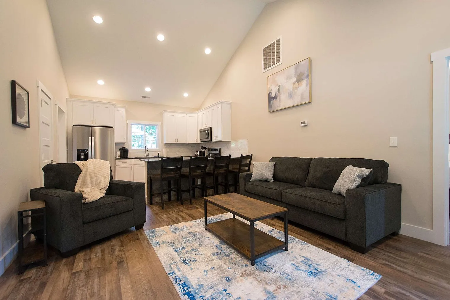 3 bed, 3.0 bath, 1496 sqft, $4,141 — Photo 4