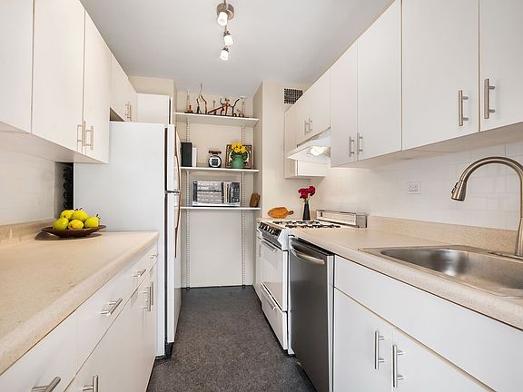 5th image of 185 W End Ave APT 27L
