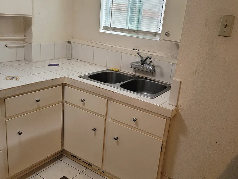 1227 Oak Grove Dr #1 — Photo 5