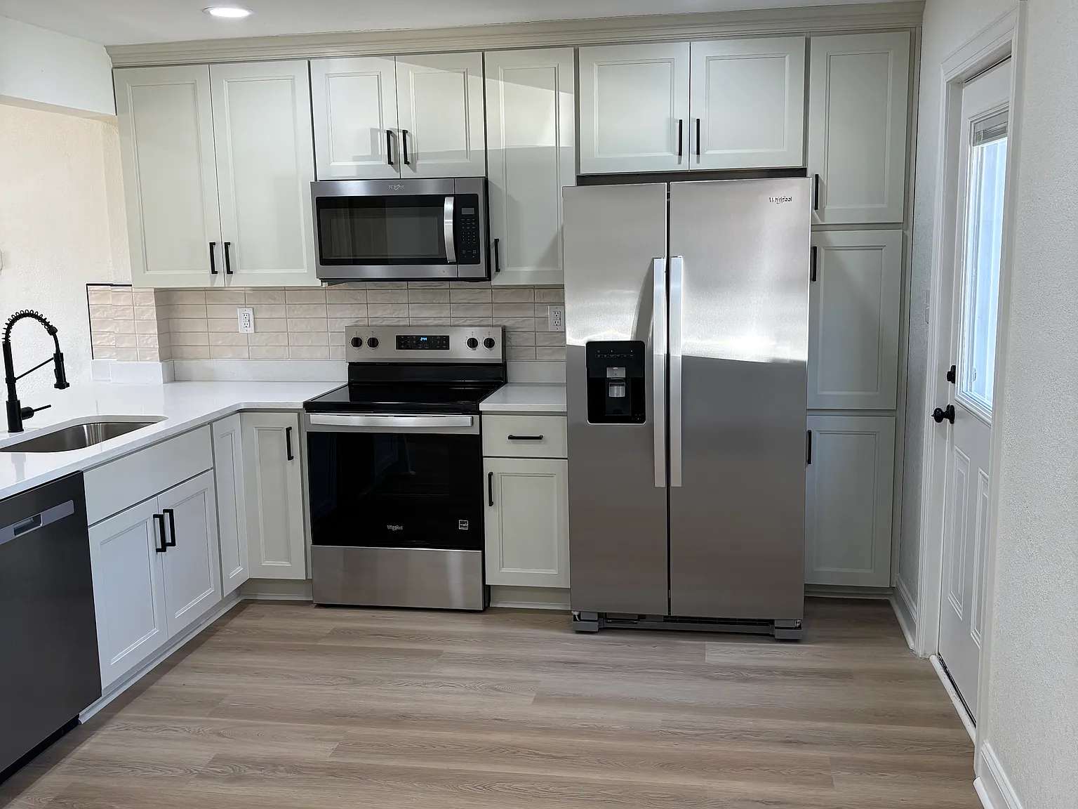 3 bed, 1400 sqft, $2,200 — Photo 3