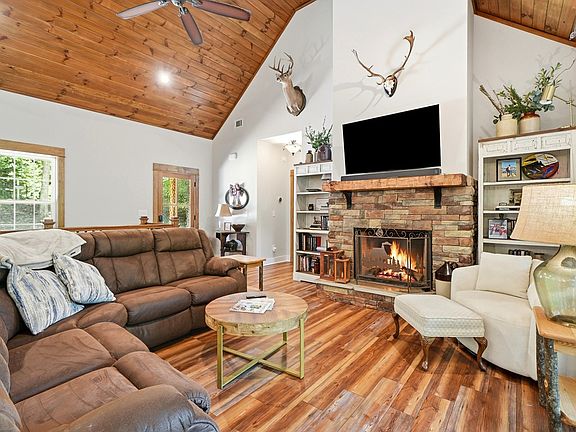 2nd image of 214 Kelly Ln