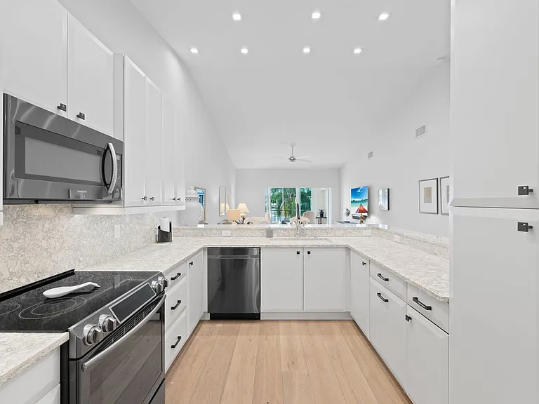818 Tanbark Dr #204 — Photo 5