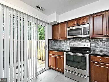 3 bed, 2.5 bath, 1617 sqft, $2,800 — Photo 3