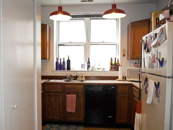 3rd image of 1109 W Newport Ave
