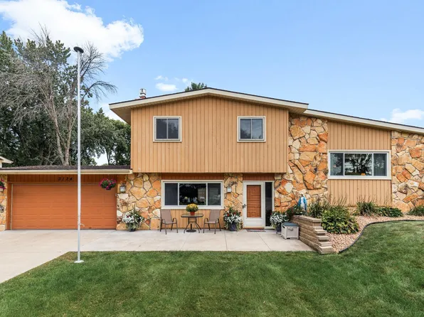 3124 Flag Ave N, New Hope, MN 55427