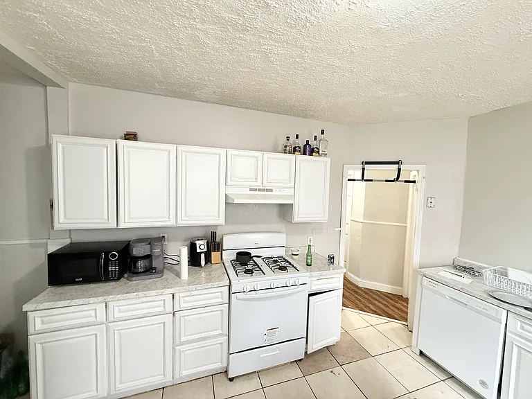 17 Cawfield St #1L — Photo 1