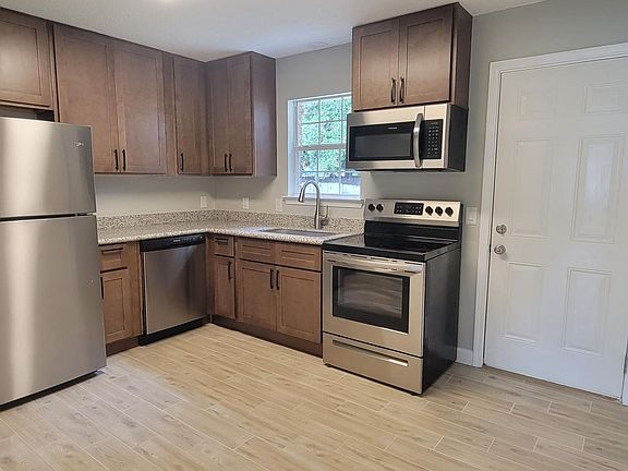 4th image of 1046 Peakview Dr