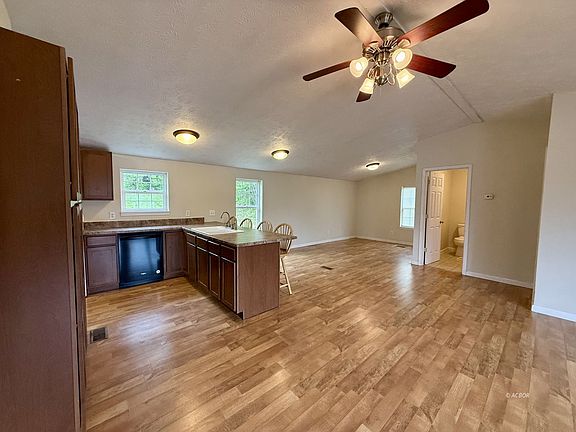 4th image of 3 Pine Grove Dr