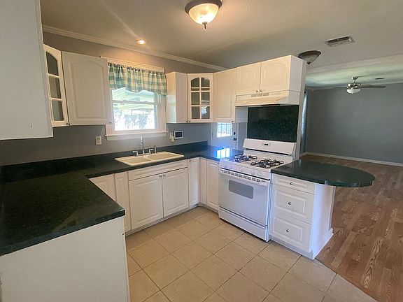 3rd image of 107 Apricot St