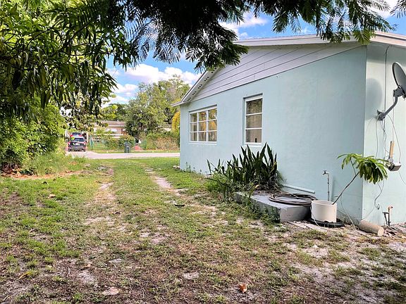 2nd image of 1425 Tropical Dr