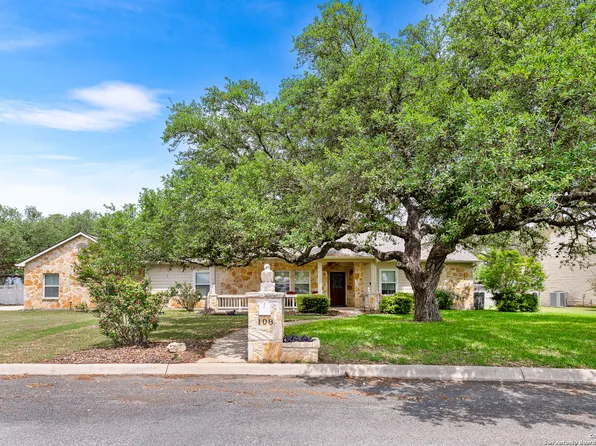 108 County Road 4325, Hondo, TX 78861