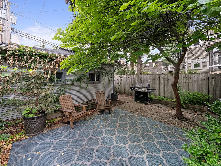 2110 N Dayton St — Photo 30
