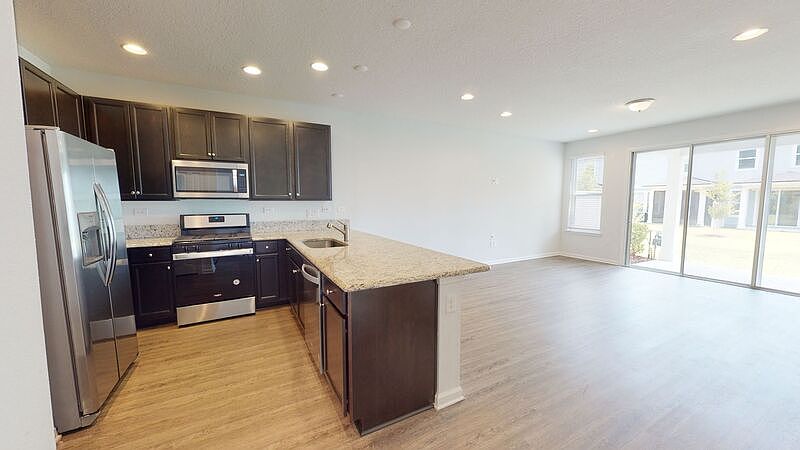 1st image of 465 Pine Bluff Dr