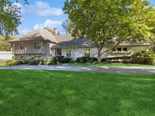 8333 Fontana St, Prairie Village, KS 66207