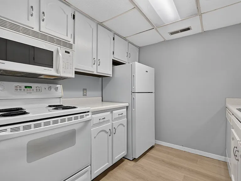 Kellogg Place Apartments — Photo 15