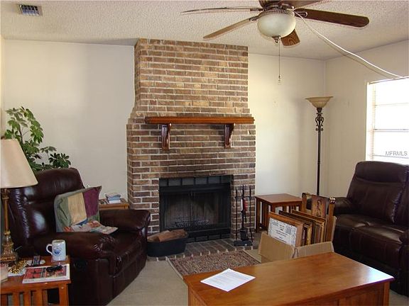 5th image of 581 Sidney Dr