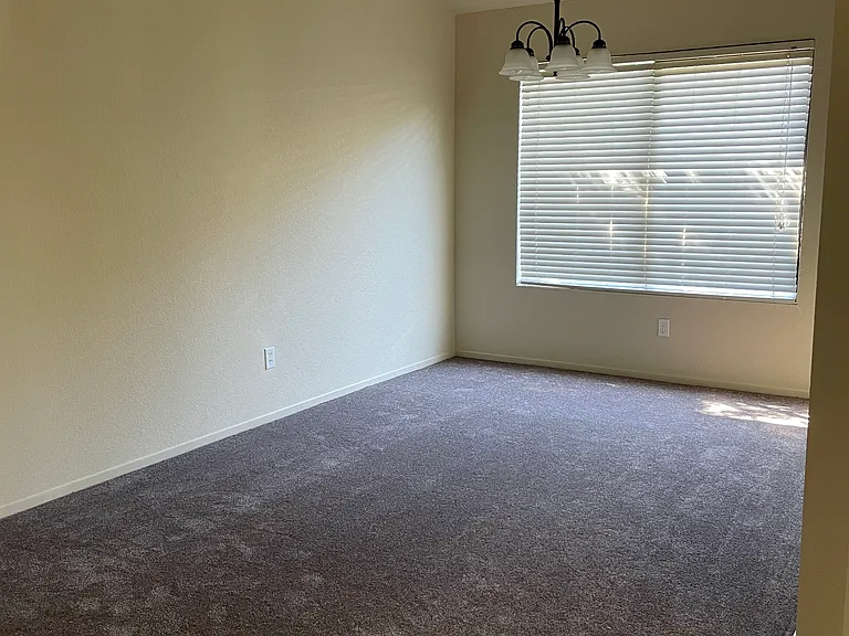 548 Eldridge Ave — Photo 4