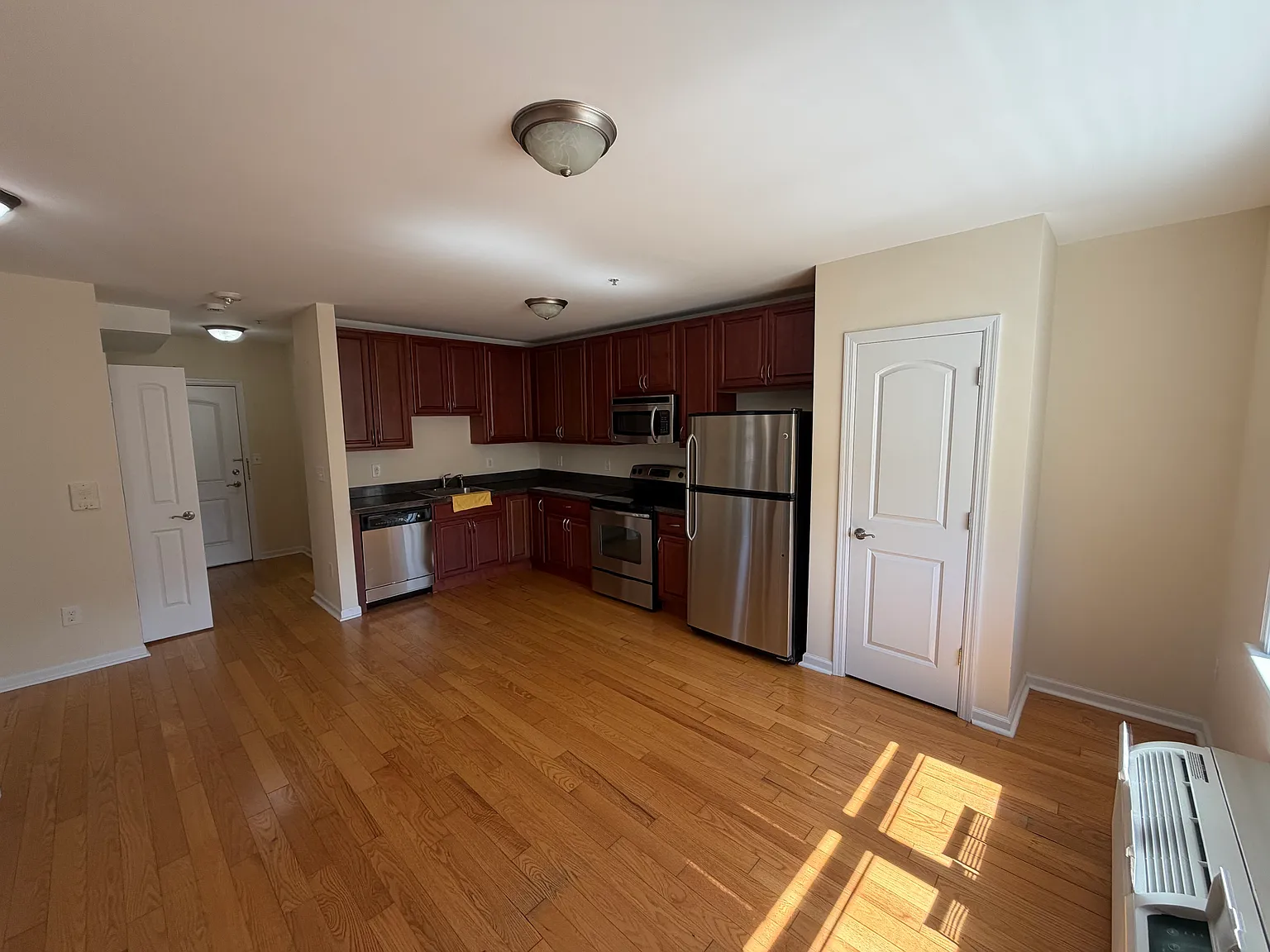 2 bed, 760 sqft, $2,600 — Photo 2