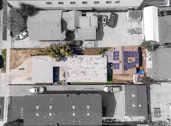 3rd image of 617 E 115th St