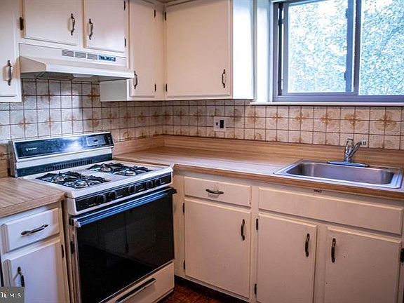 3rd image of 6126 Hilltop Dr #18
