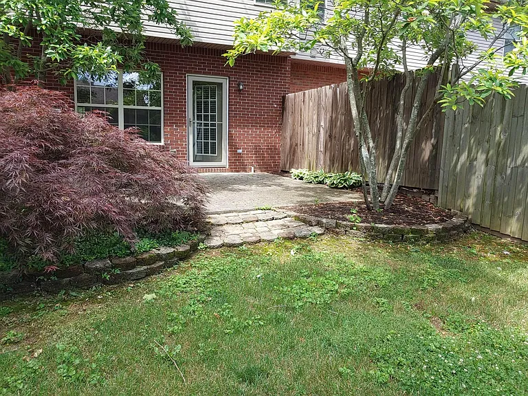 300 Broadleaf Ln — Photo 13
