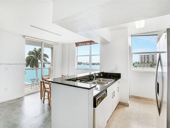 5th image of 1625 Kennedy Cswy APT 503F