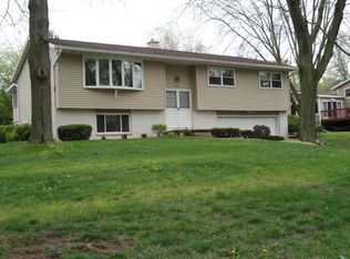 5521 Valley Dr, Mc Farland, WI 53558