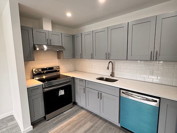 3rd image of 2250 Butler St #103