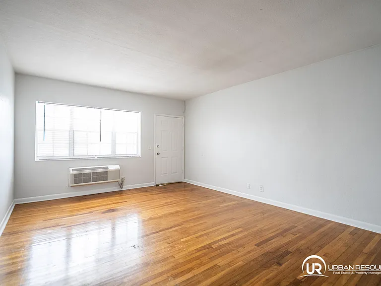 330 84th St #11 — Photo 15