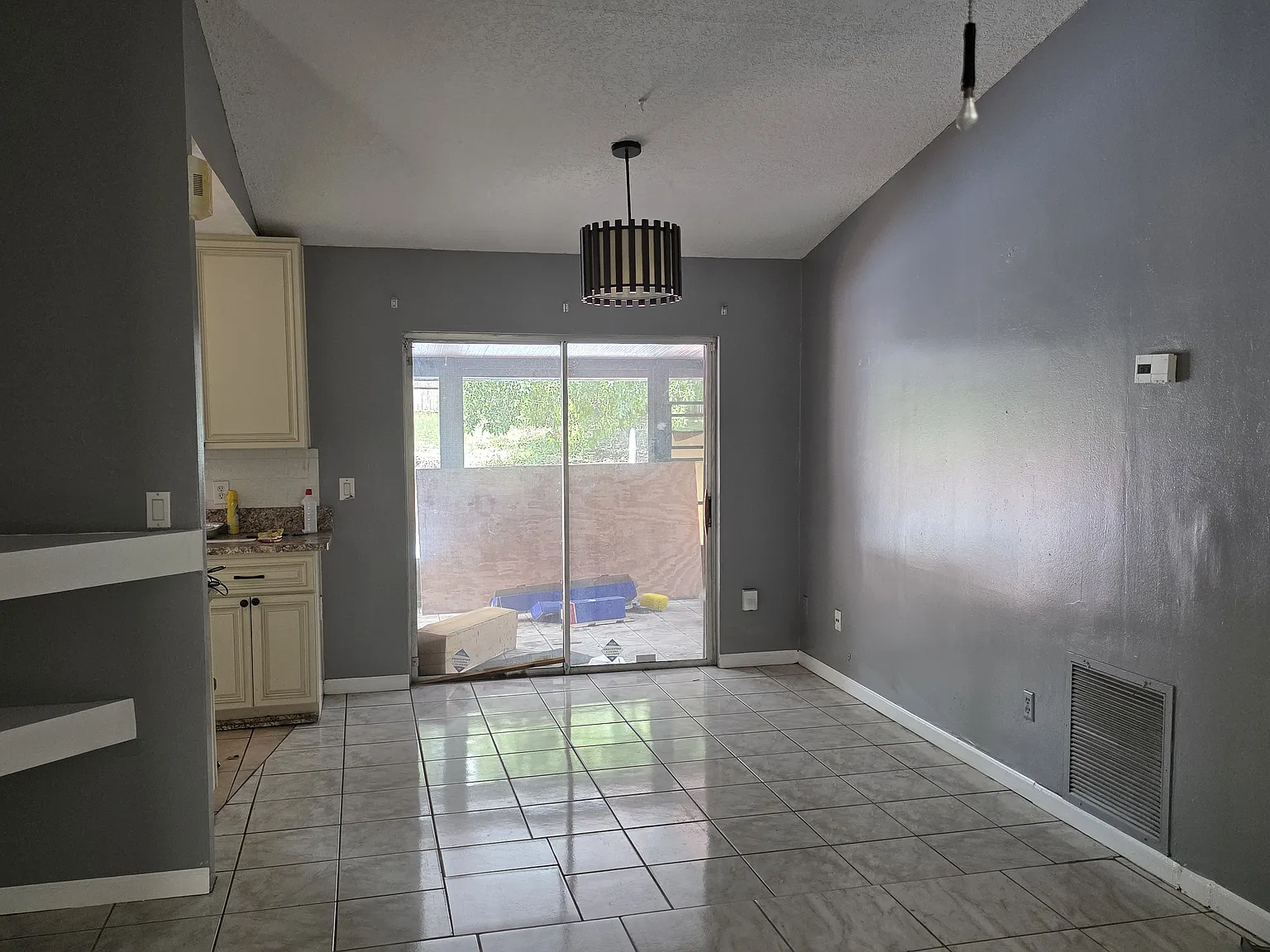 3 bed, 1119 sqft, $2,300 — Photo 3