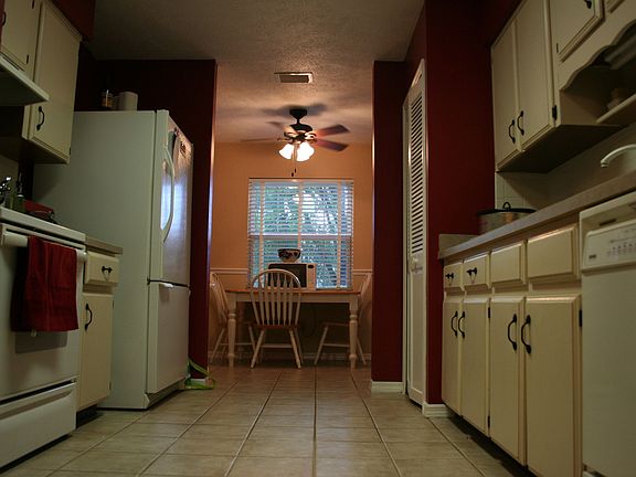Eat-in Kitchen