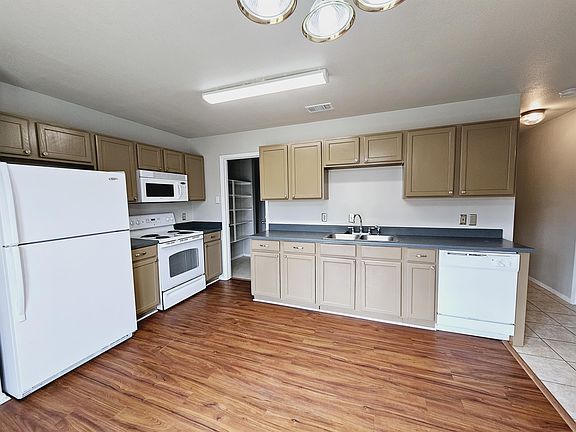 2nd image of 100 Briarwood Ct