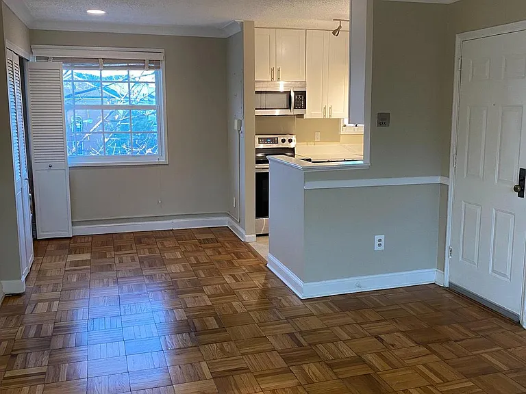 1630 W Abingdon Dr #301 — Photo 8