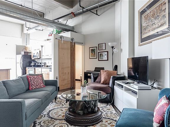 3rd image of 101 W Marshall St #U33