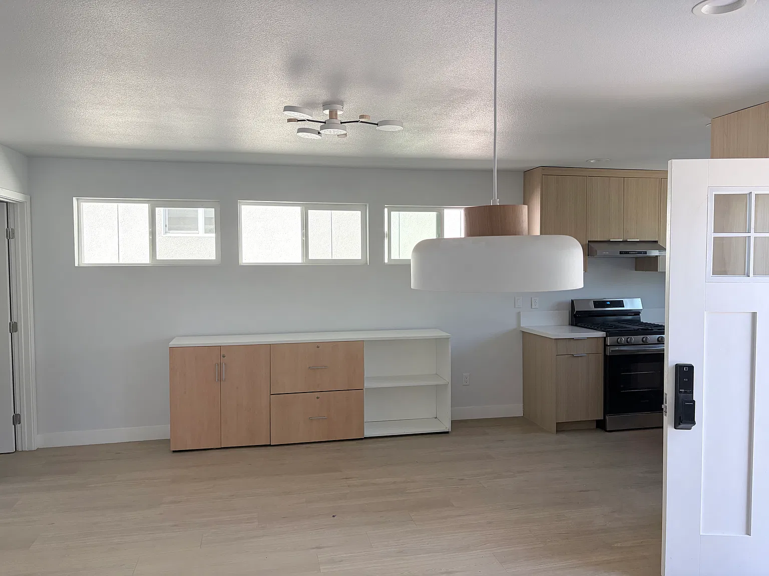 2 bed, 800 sqft, $2,550 — Photo 2